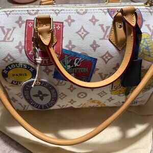 STUNNING Fashion Satchel with Dual straps and bag charms w/LV Box and Bag!